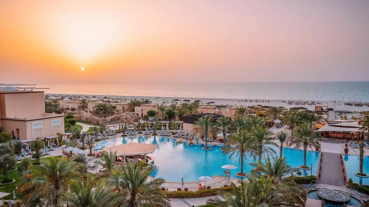 Вид из номера в отеле Saadiyat Rotana Resort and Villas 