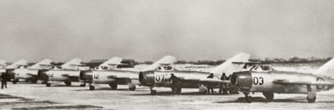 Боевое крещение МиГ‑15 и МиГ‑15бис прошли во время Корейской войны (1950—1953)