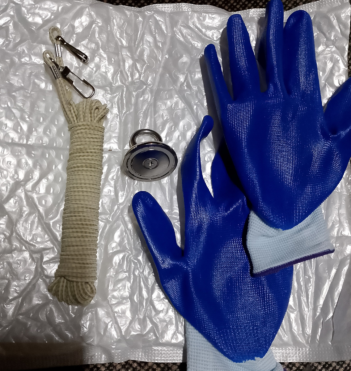 фото автора, комплект для магнитной рыбалки, верёвка 10 метров, перчатки и небольшой, односторонний магнит 