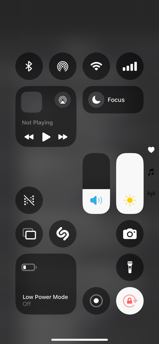 В верхней части экрана отключить отключить wifi, airdrop Bluetooth ( у вас может быть другая раскладка )