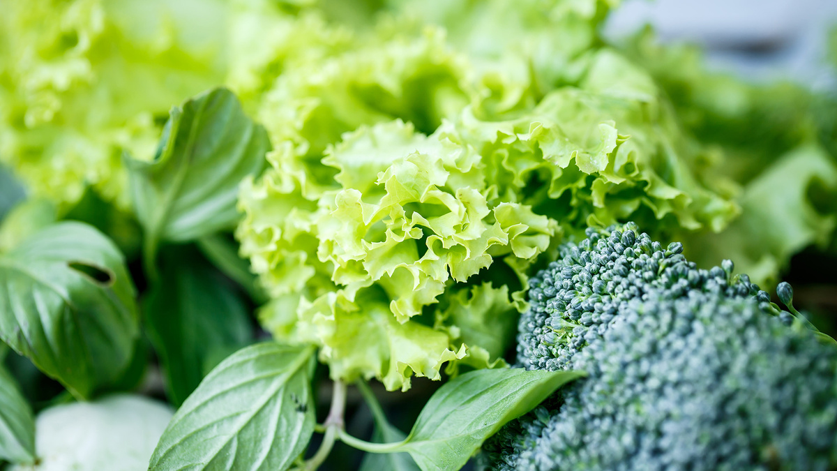 Зелень и брокколи