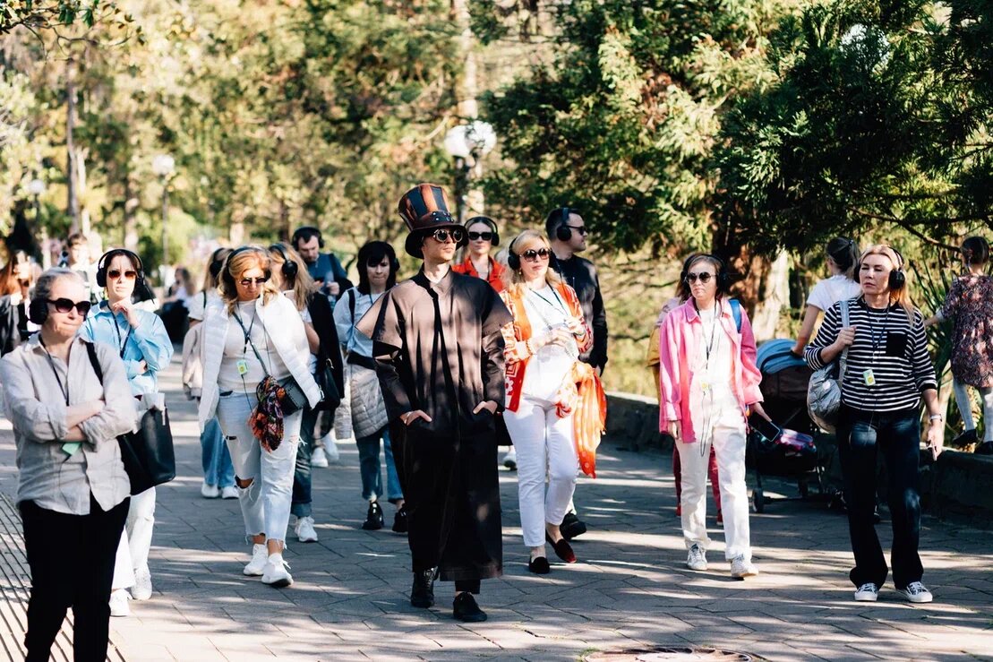 Фото с иммерсивного променада «Душа города», разработанного «PROЭмоции» для туристической компании «Планета Сочи‎» 