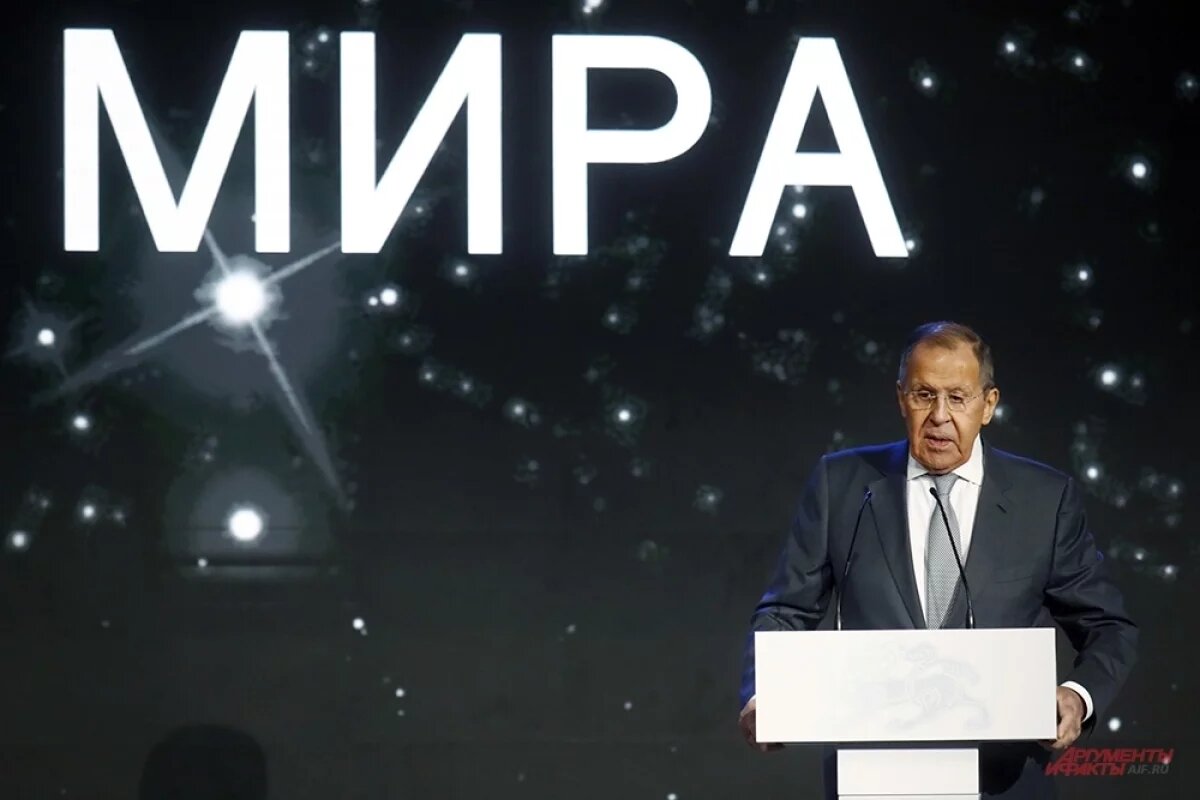    Сергей Лавров: Запад рубит сук, на котором сидит