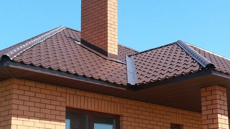  Обогрев ендовы с использованием греющего кабеля — это эффективное решение для предотвращения скопления снега и льда на крыше в холодный сезон.-2