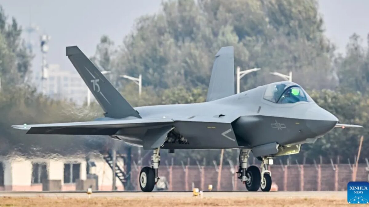    Самолёт J-35A.