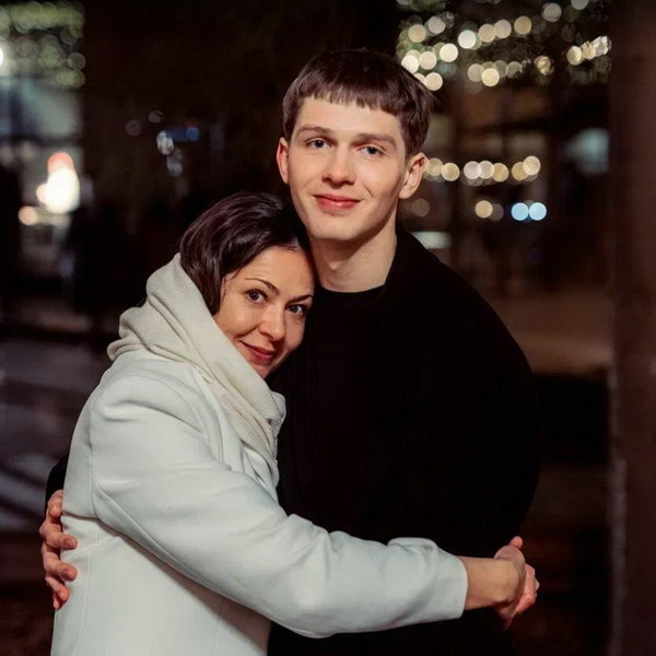     Микита Воронов и Елена Лядова снимаются в сериале «Мамин сын»