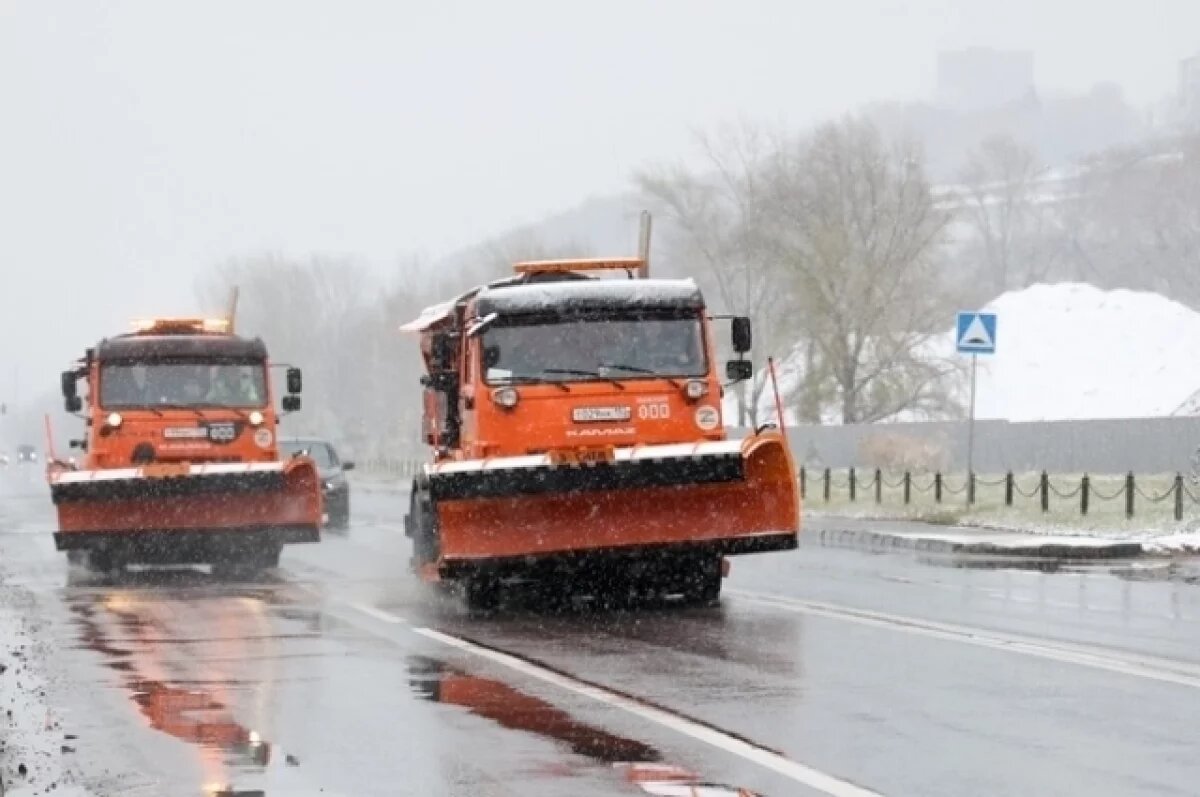   Нижегородские дорожники провели обработку и уборку дорог из-за снегопада