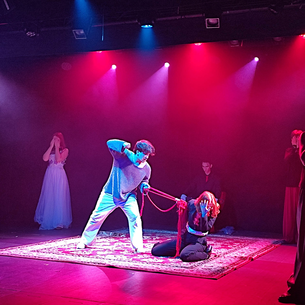 Спектакль "Где ты, Ланцелот?"самарского театра "Город". 