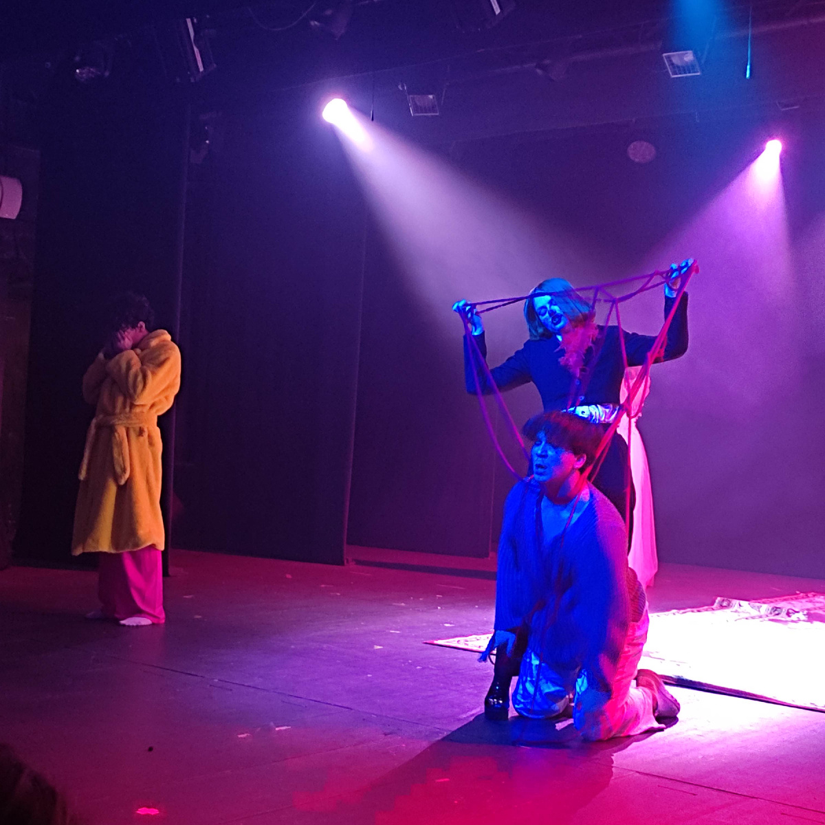 Спектакль "Где ты, Ланцелот?"самарского театра "Город". 