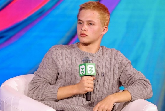    Леон Кемстач