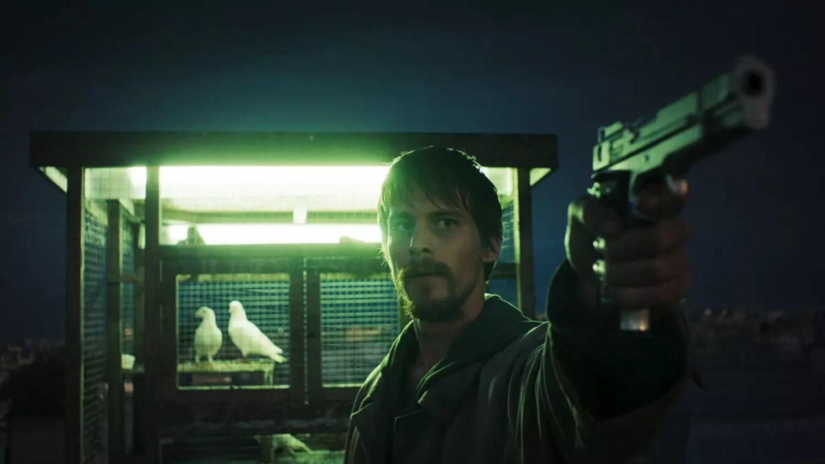     Автор: Режиссер: Владимир Мирзоев / Сценарист: Анастасия Мирзоева Источник: Фрагмент из сериала «Преступление и наказание» (18+)