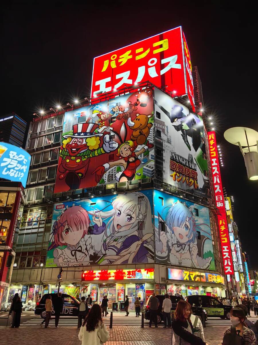 Анимэ повсюду. Фото-подарок.