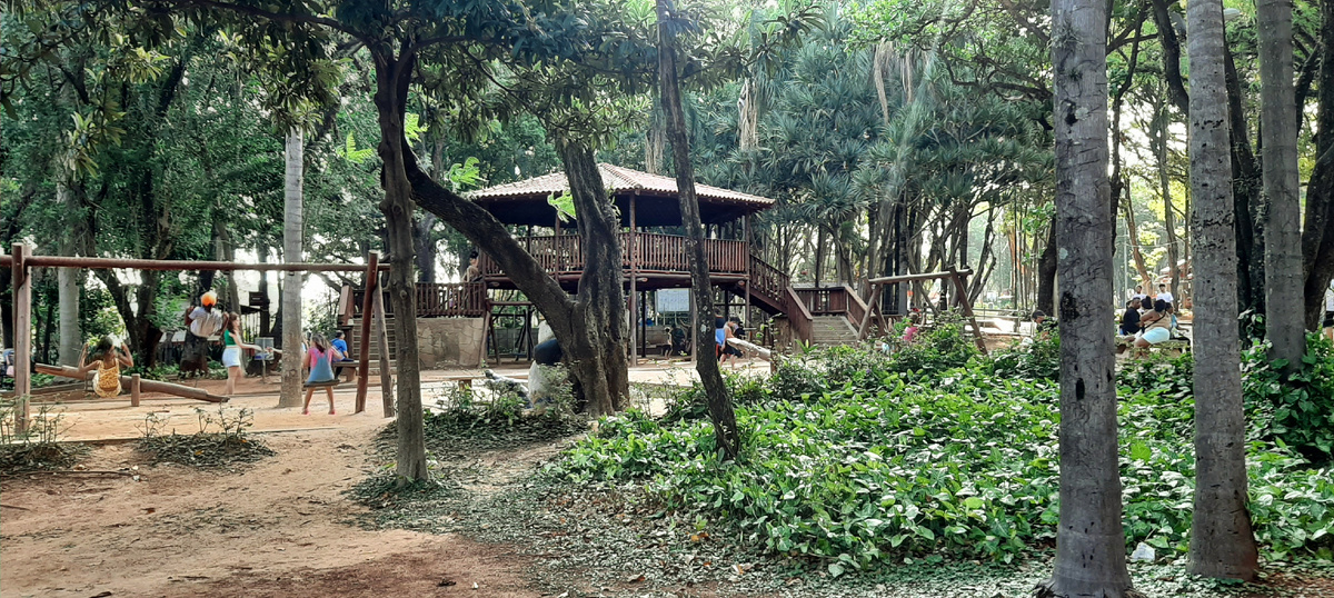 Кампинас. Детская площадка в сквере.