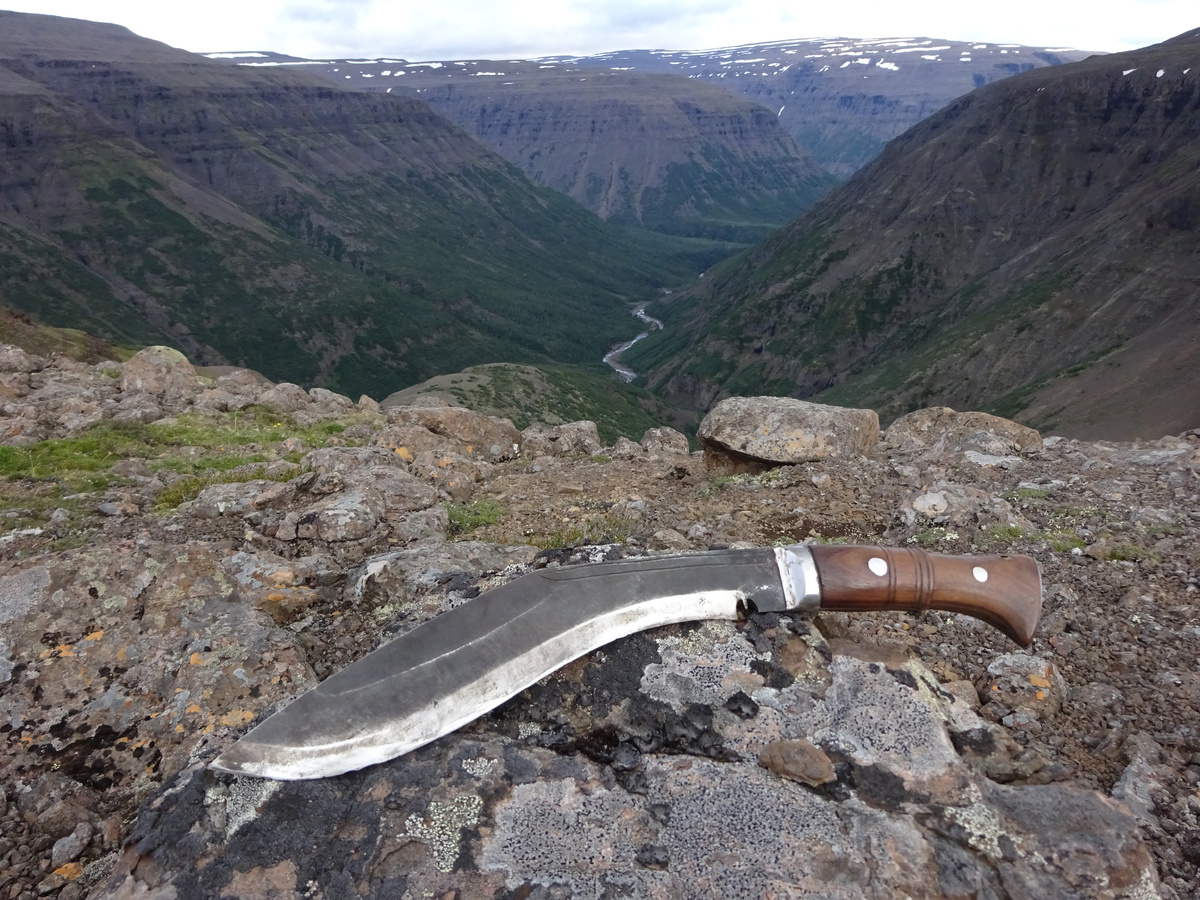 На краю каньона реки Хикикаль, плато Путорана