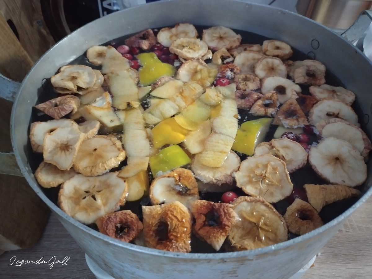 Накидала, водичкой фильтрованной залила, поставила