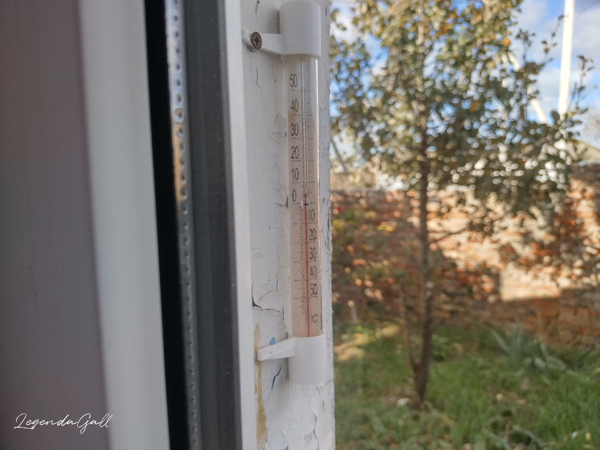 А на шкале совсем не весело