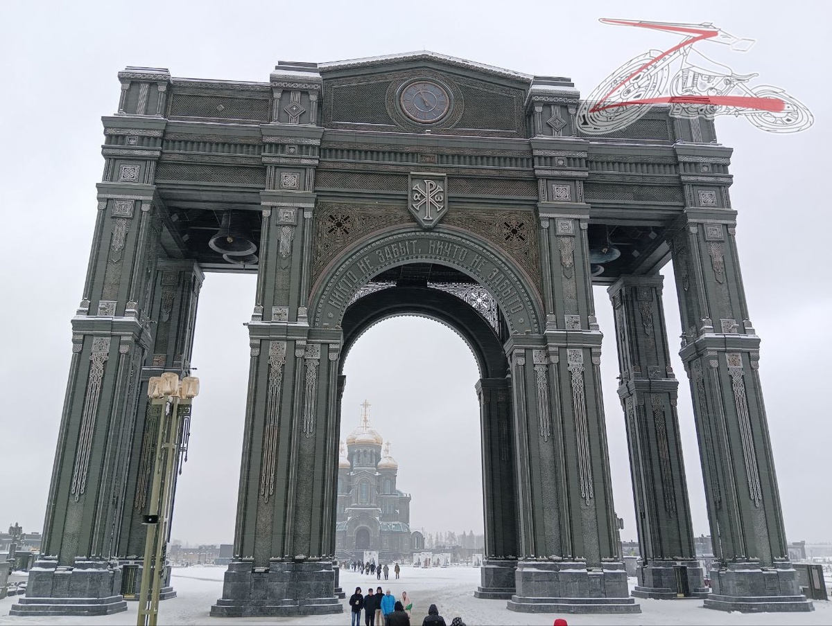 Арка по дороге к собору