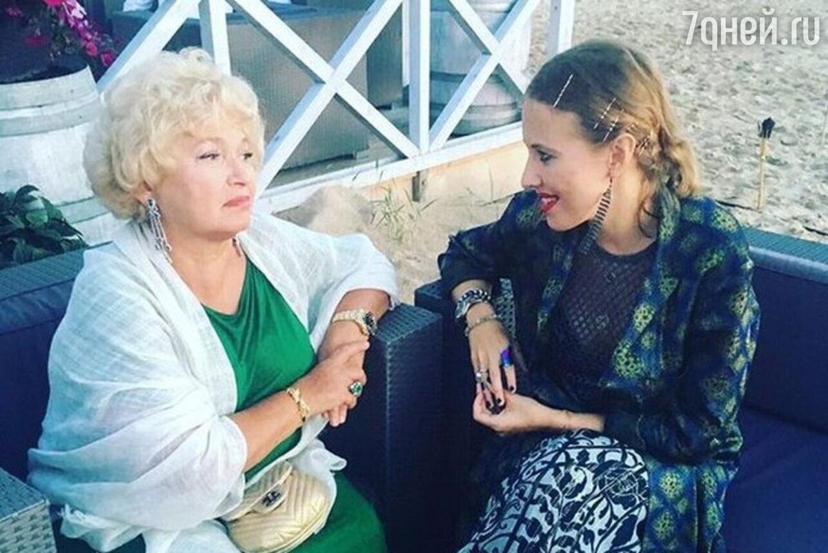    Ксения Собчак и Людмила Нарусова Социальные сети