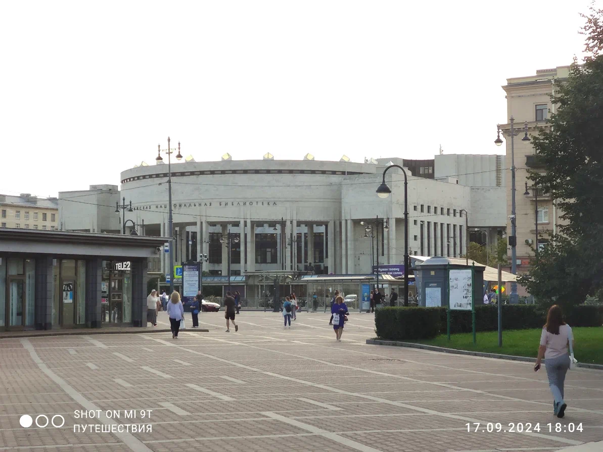 Петербург. Метро "Парк Победы".. Фото автора 