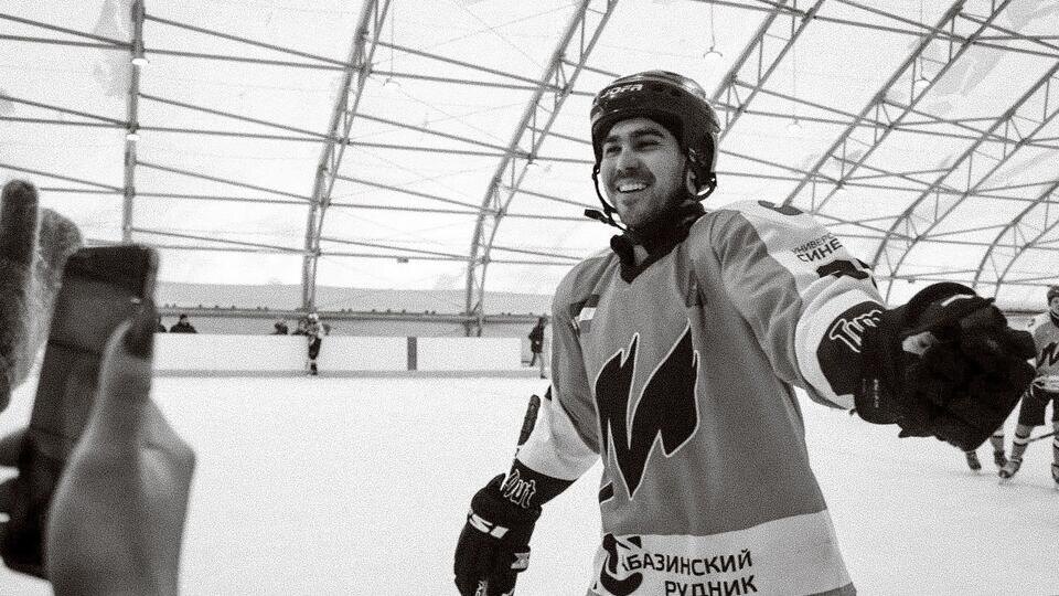     Хоккеист Торточаков умер после драки около ночного клуба в Абакане vk.com/ХК «Металлург» Абаза