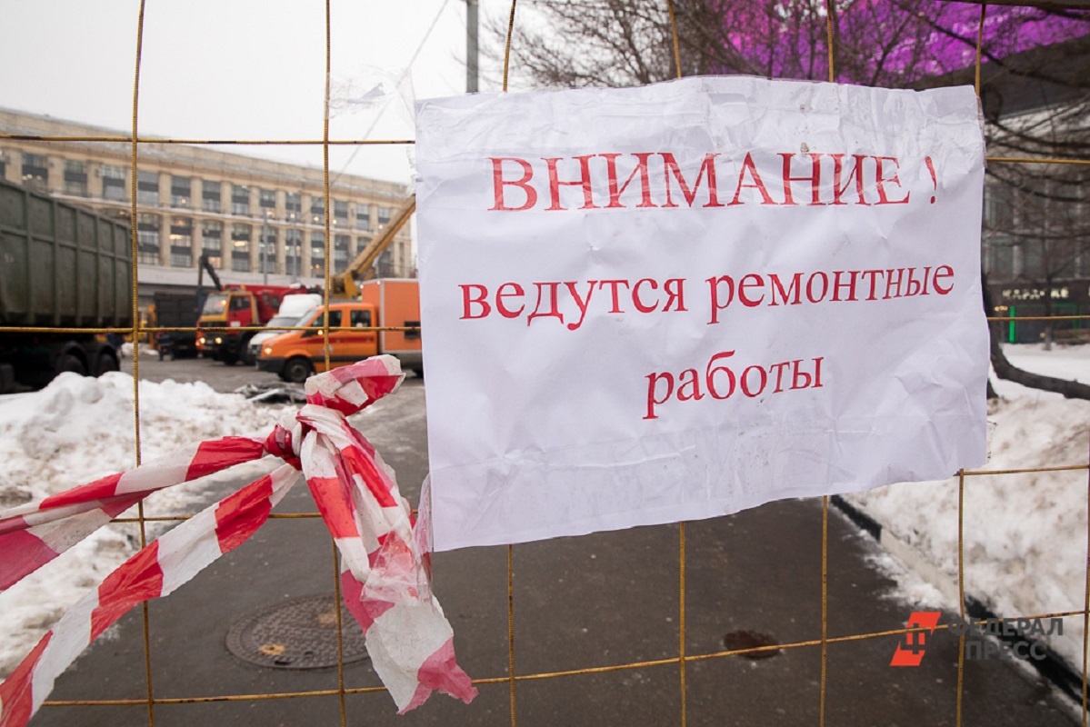 Угрозу обрушения объясняют тем, что кто-то из жильцов неудачно поставил стеклопакет.  Фото: Фото: ФедералПресс / Виктор Вытольский