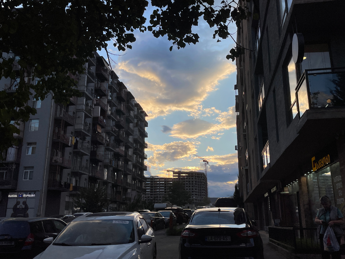 Такую красоту можно поймать между домов 😍