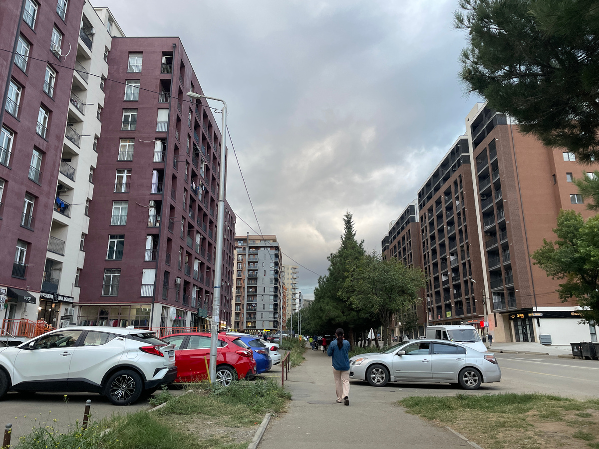 Так и не скажешь, что это Грузия — обычный спальный район