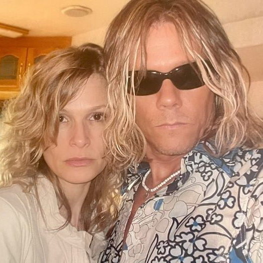     Кевин Бейкон с женой и детьми снимется в хорроре про семью кинематографистов