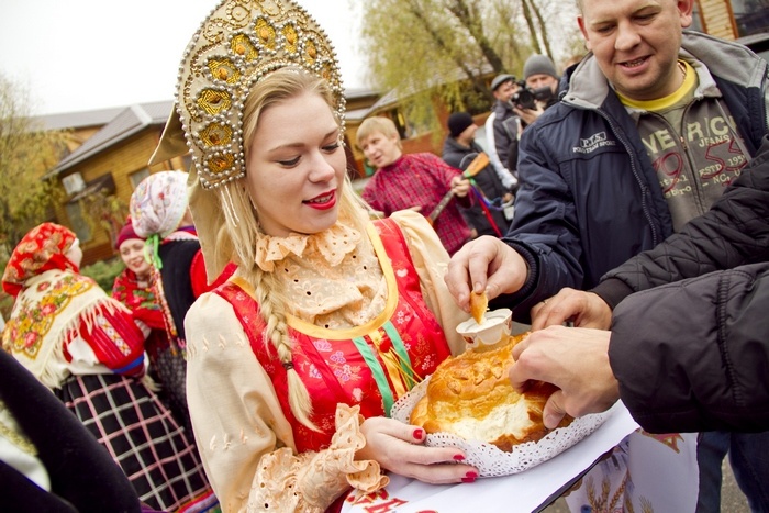 Гостеприимство на дону. Донские казаки застолье. Народы ростова на дону. Народы краснодарского края. Атамань казачья станица.