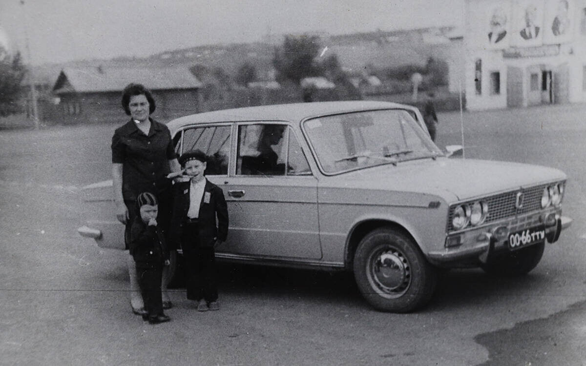 ​«Отец хотел, чтобы мы росли самостоятельными, все умели делать, он никогда не использовал служебное положение в наших интересах». Фото предоставлено Гузэль Волковой