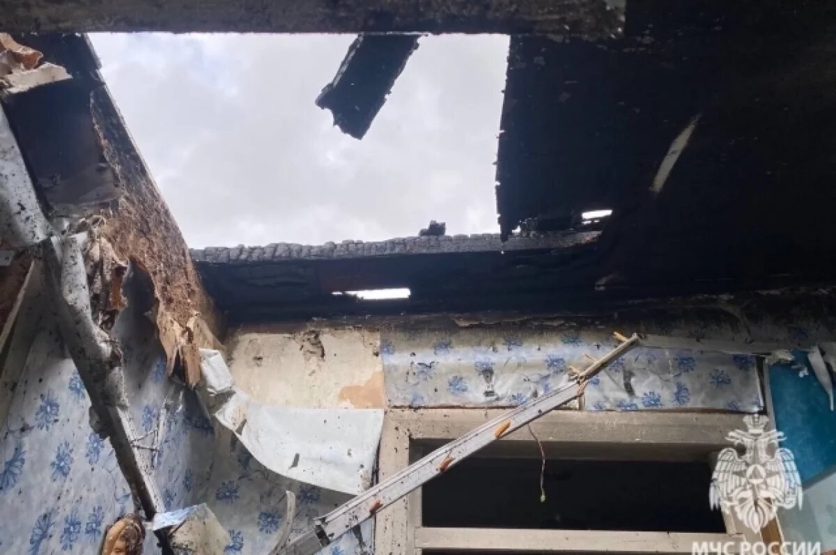    В Котельниково неосторожный курильщик спалил частный дом