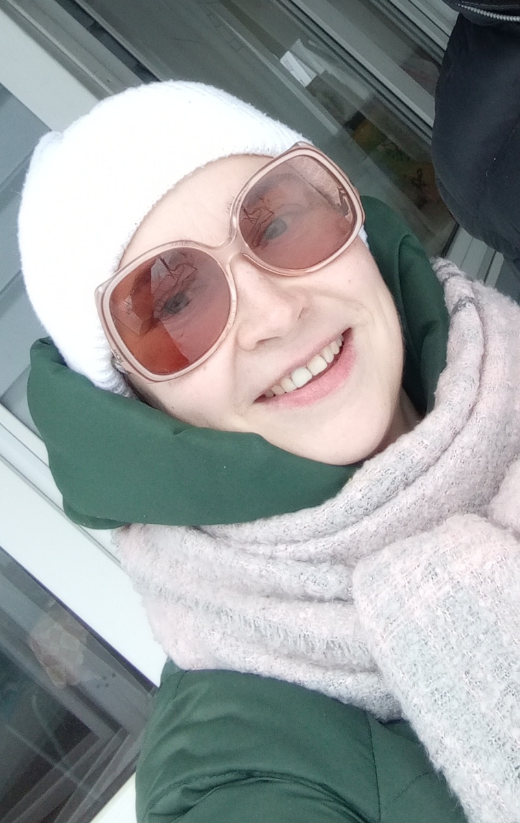 Фото для обложки, нашла у свекрови очки, мир в них в розовом цвете