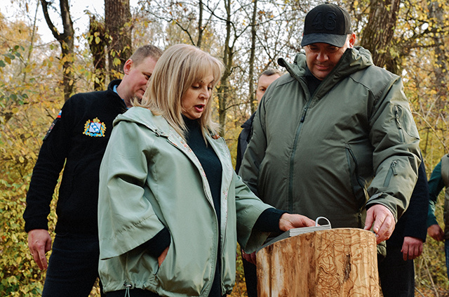    На Боевке глава ЦИК сажала липы