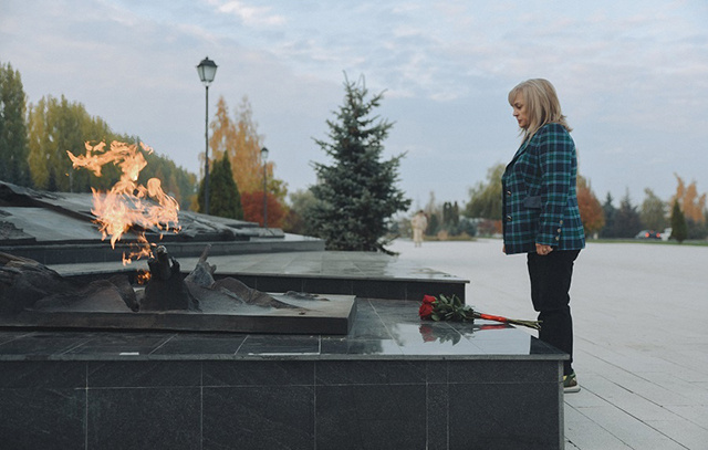    Элла Памфилова возложила цветы к могиле Неизвестного Солдата на мемориальном комплексе «Курская дуга»