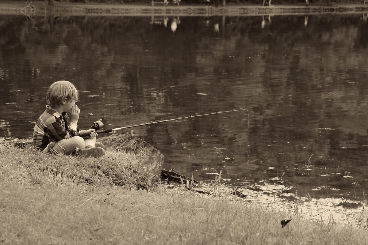 Фото с сайта: https://www.calend.ru/calendar/wp-content/uploads/child-fishing-3867994_1920.jpg