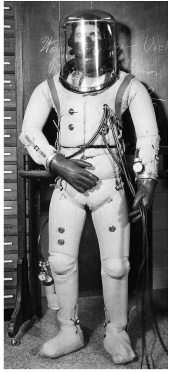 Один из первых скафандров ВАВМ 42-43 года, предложенный Акерманом