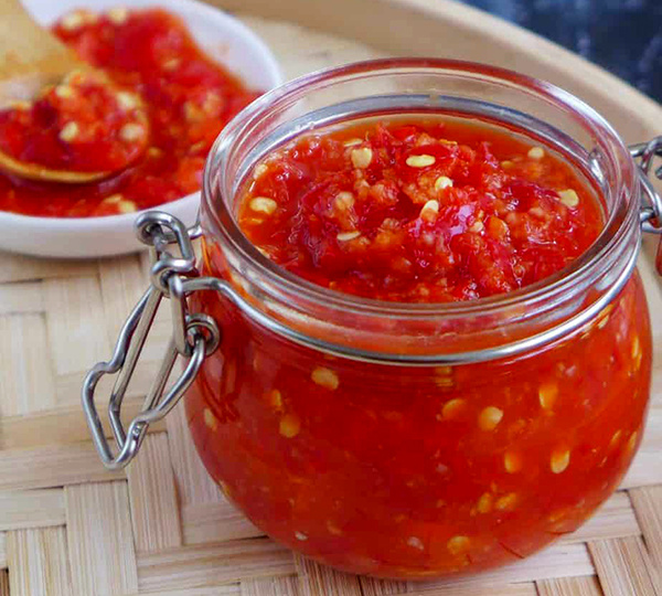 Секретный ингредиент китайских блюд: пикантный соус из квашеного чили и чеснока