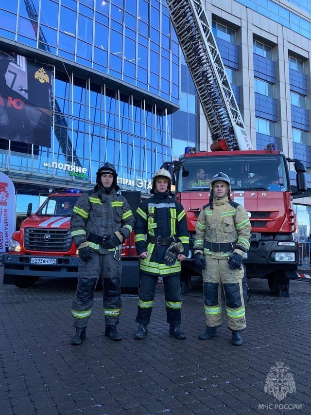   Огнеборцы из Югры покорили высотку Санкт-Петербурга