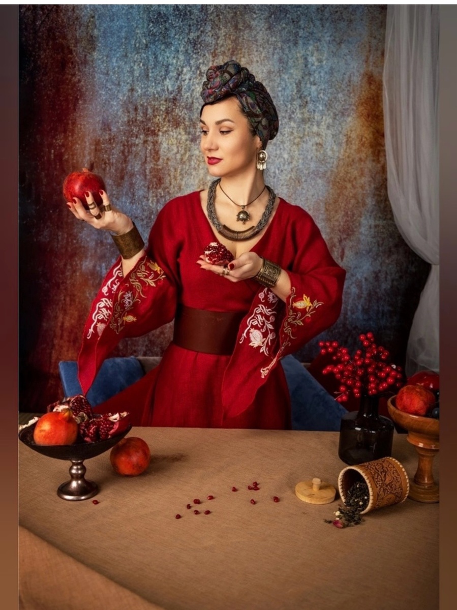 Сказочный портрет художницы в роскошном образе восточной красавицы