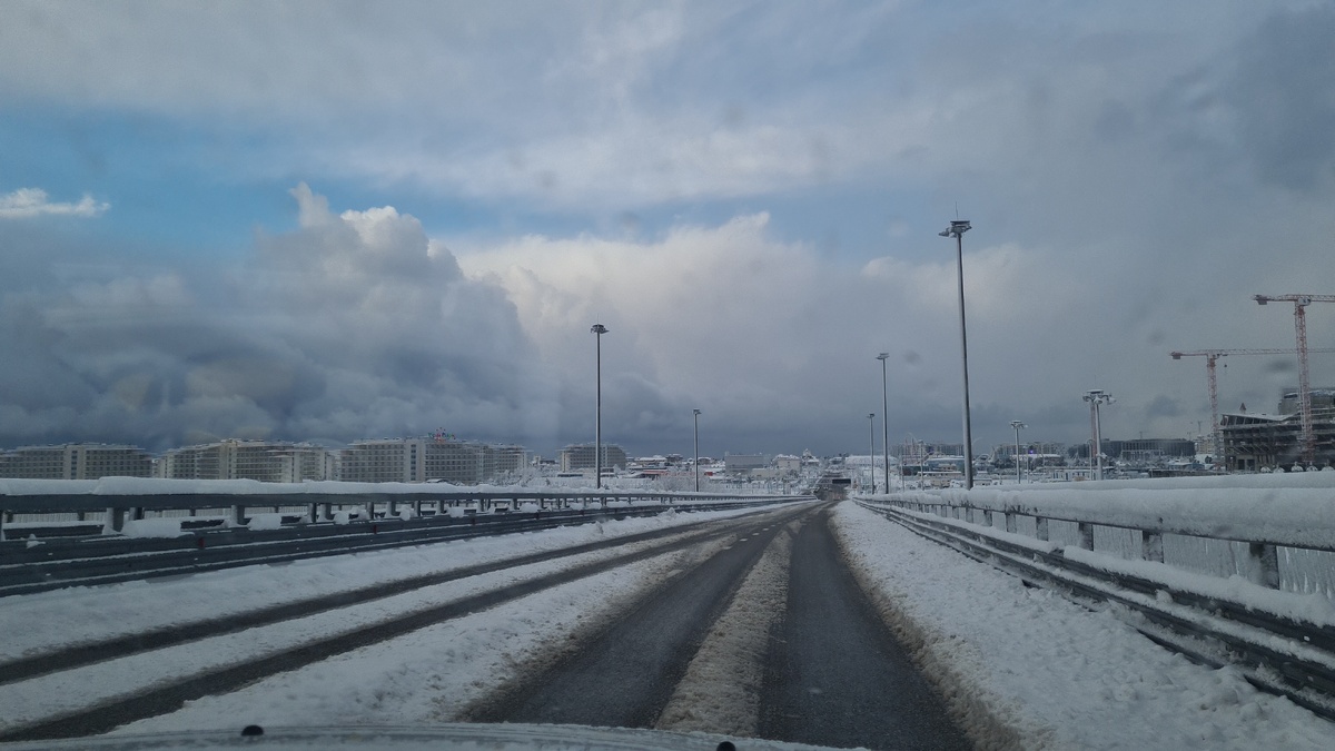 Снег в Сириусе.