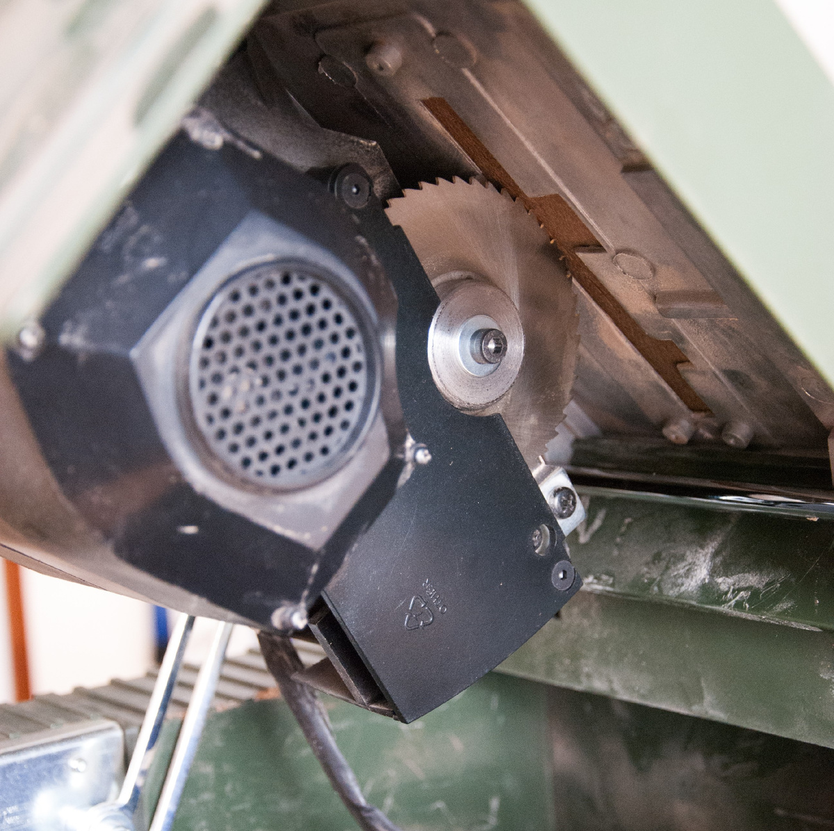 Появилась возможность использовать отрезные фрезы в качестве пильного диска.