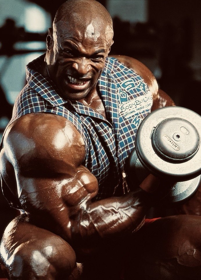 Ронни Коулмэн. Обхват бицепса 61см 