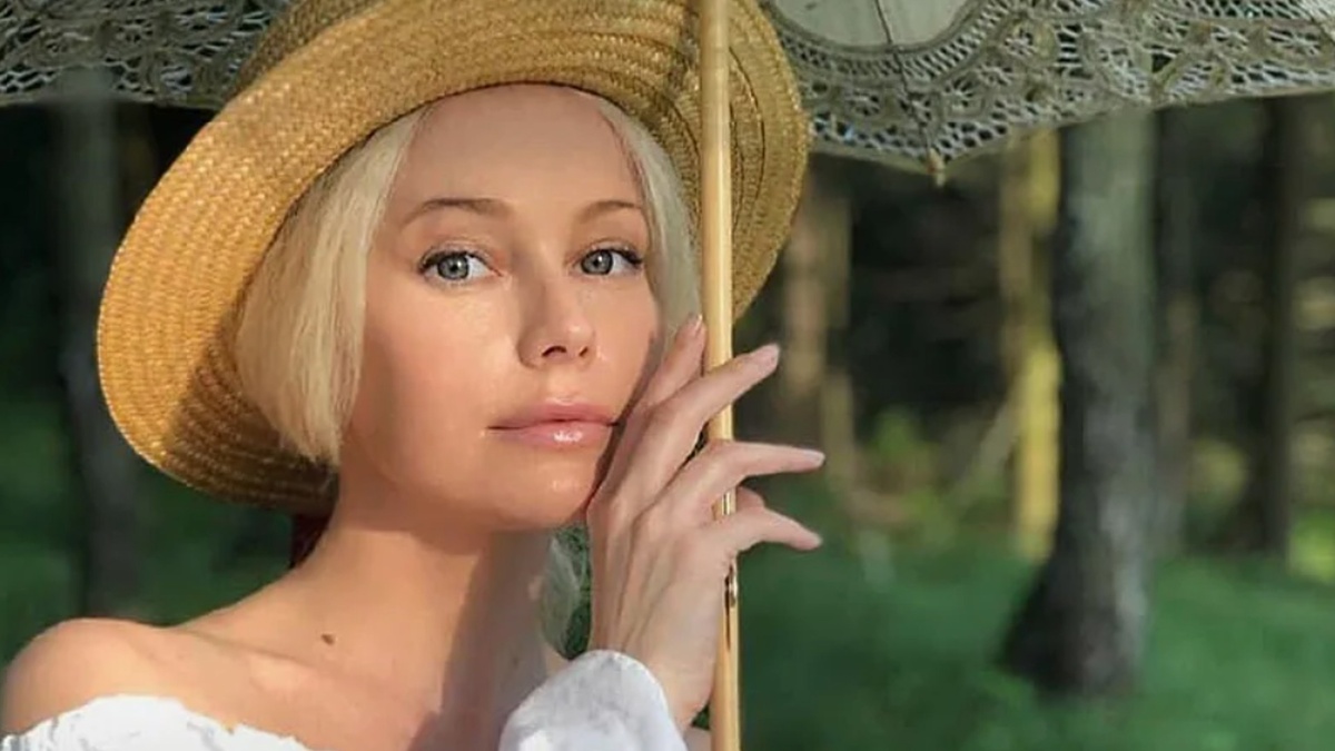 Елена Корикова в сериале «Бедная Настя»