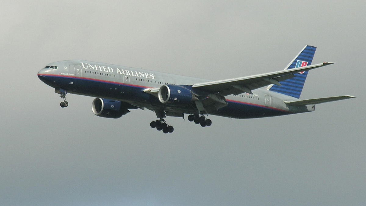 Первые самолёты 777-200ER стали поставлять в 2003 году в качестве более высокотехнологичной и экономичной альтернативы авиалайнеру 747-300. Фото: Greg Goebel / Wikimedia