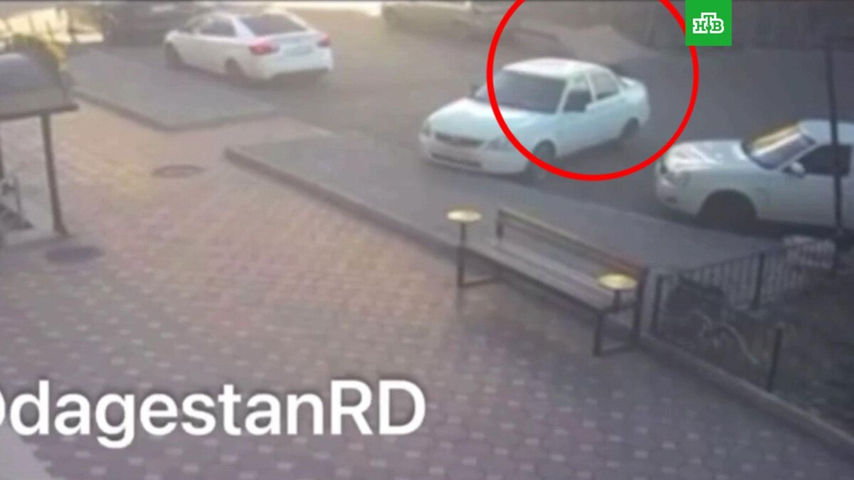    Женщину прибило оторвавшимся из-за ветра куском фанеры в Махачкале