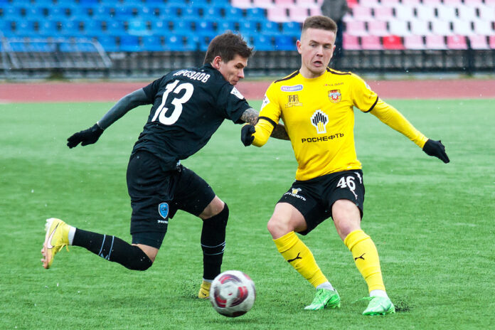 Никита Дроздов №13 отправив мяч в девятку довел счет в матче до 3:0.