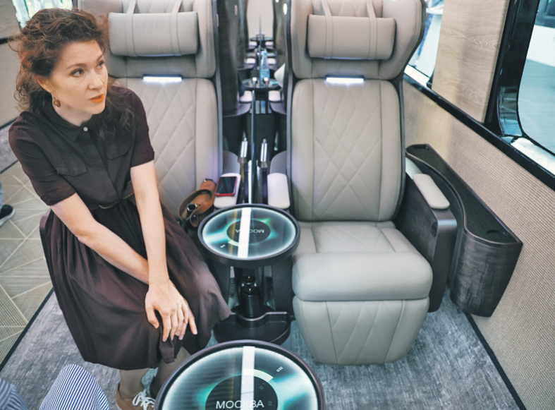 Сиденья мягкие - ехать удобно. Фото: Михаил ТЕРЕЩЕНКО/ТАСС