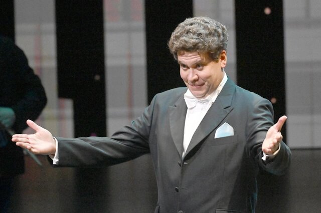    Яркими событиями зимнего фестиваля «Зарядье» станут концерты именитого пианиста Дениса Мацуева (на фото) и тенора Дмитрия Корчака, а также одноактные балеты на музыку Дебюсси «Послеполуденный отдых фавна», «Болеро» Равеля в исполнении команды Banda I’ll и «Жар-птица» Стравинского. Фото:  РИА Новости/ Кирилл Каллиников