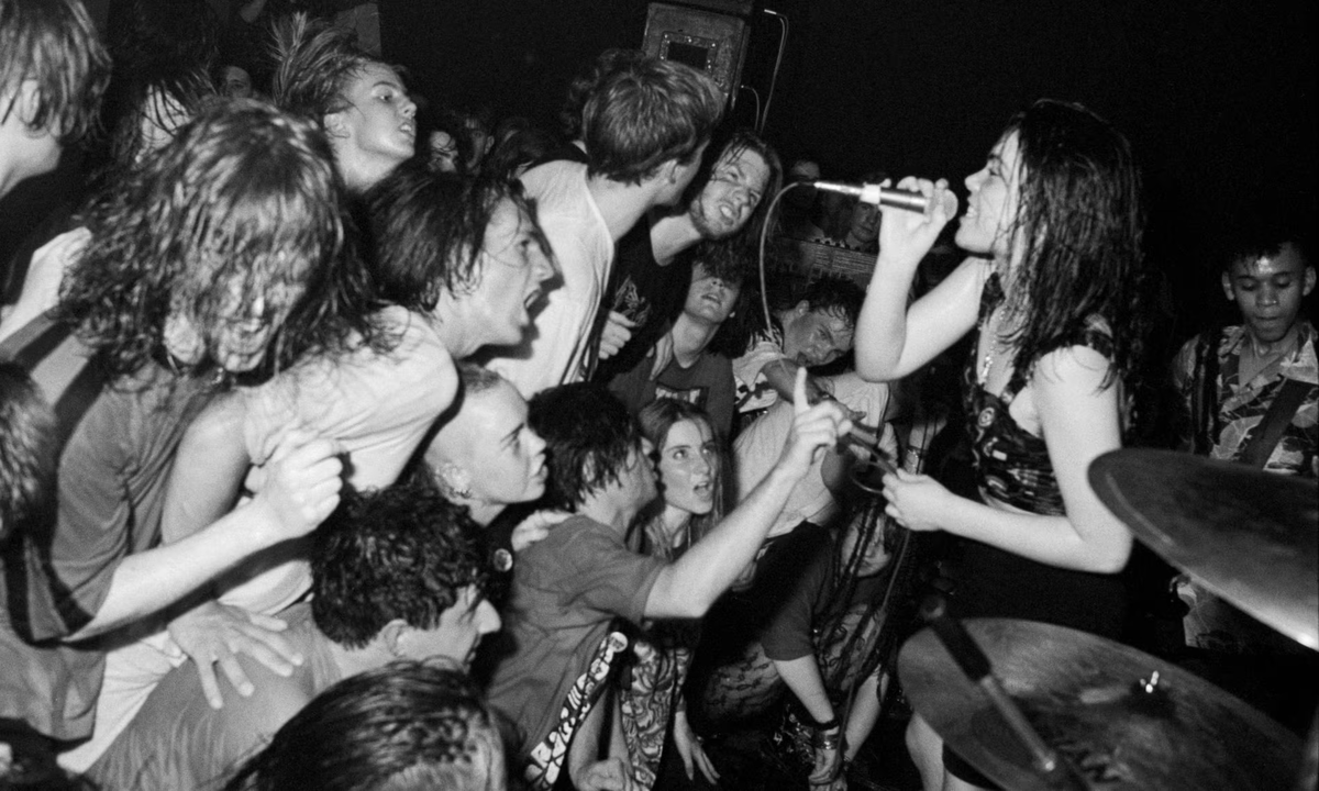 Страшно... Фронтвумен группы Silverfish Лесли Ранкин. Фотография: Джо Дилворт