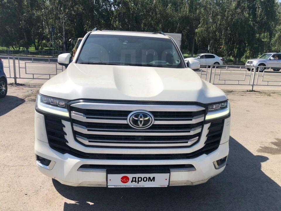    Toyota Land Cruiser за 15 млн рублей в Барнауле. Источник: drom.ru